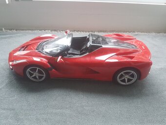 Auto Ferrari na dálkové ovládání - 2