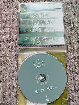 CD Moby - Hotel - 2