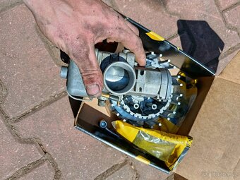Prodám zbytek dílů Suzuki RM - 2