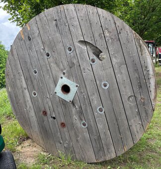 Dřevěná cívka průměr 210 cm - 2