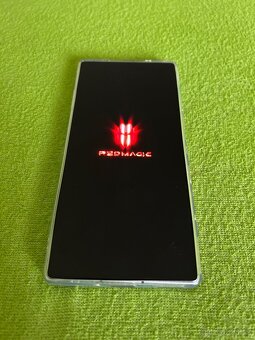 RM 10 Pro - nejvýkonnější mobil na trhu - 2