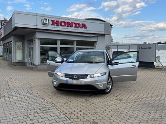 Prodám Honda Civic 8g UFO 1,8 103kw benzín 195xxx km - 2