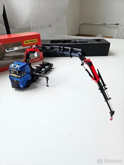 Model Mercedes Arocs 8x4 ruka Palfinger - 2