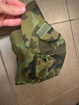 Vojenská čepice s kšiltem s odznakem - 2