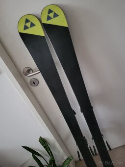 Prodám sjezdové lyže Fischer - 2