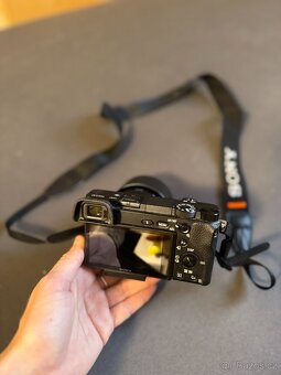 Bezzrcadlovka Sony Alpha 6300 + 3x objektiv + příslušenství - 2