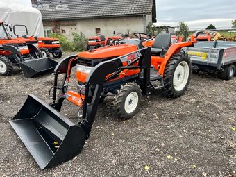Malotraktor Kubota GL23 s čelním nakladačem - 2