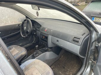 Fabia 1.4 16V 55kw nárazník kapota maska svetla - 2