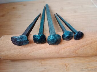 Starobylé repasované hřeby 21-29 cm 5 kusů - 2