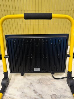 Profesionální LED pracovní reflektor (370) - 2