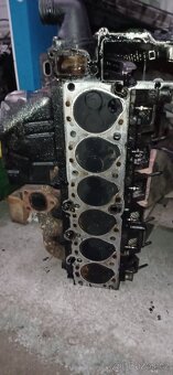 BMW 525 tds 105kw hlava blok - 2