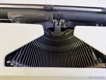 Prodám psací stroj CONSUL - 2