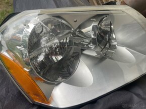 Dodge Magnum přední svetlo - 2