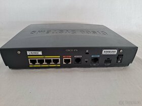 Cisco router 831 - 2