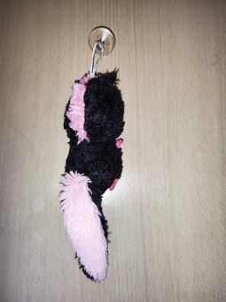 Přívěsek skunka s přísavkou - 2