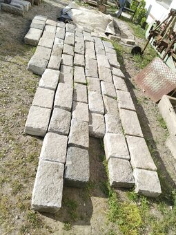 soklový kámen (ručně štípaná žula ) - 2