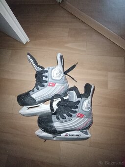 Lední brusle vel 32 -35 action evo - 2