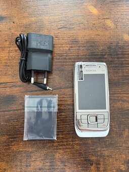 Nokia E66 - stylový slider v perfektním stavu - 2