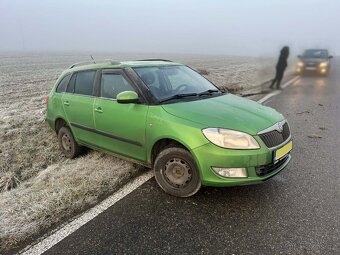 Havarovaná Škoda Fabia 2 1.2 TSI 63 kW - 2