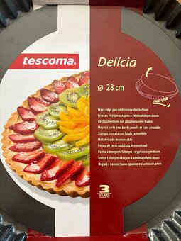 Ocelová forma s vlnitým okrajem a odnímatelným dnem Tescoma - 2