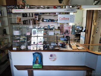 Nábytek do prodejny- - 2