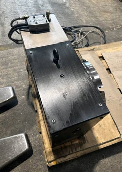 Obráběcí centra - vertikální HRT 310 - 2