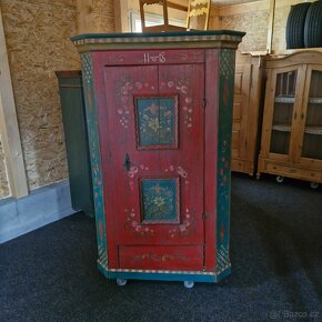 Starožitná skříň - 2