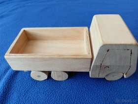 Dřevěná hračka - nákladní autíčko - 2