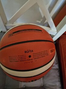 Míč na basketbal Molten GF5X - 2