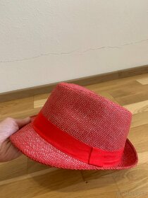 Prodám klobouk,__ - 2