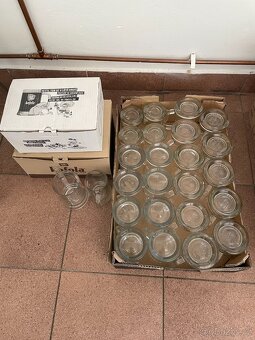 Pivní sklo 340 ks, Nealko sklo 60 ks. 10.000,- nebo 35,-/ks - 2