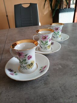 Krásný set hrnků s podšálky - 2