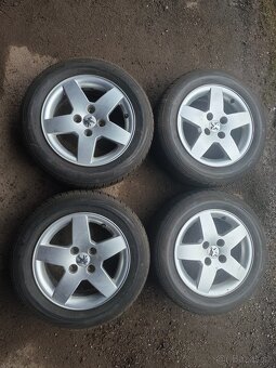 Prodám sadu ALU disků PEUGEOT + letní pneu 185/65/R15 - 2