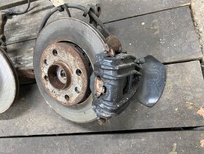 Kompletní pr.brzdy vc.tehlic z VW Lupo 3L 1.2TDi - 2