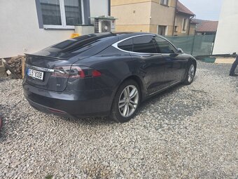 Tesla model S 85 - 2