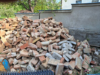 Cihly ručně vybourané a očistěné - 2
