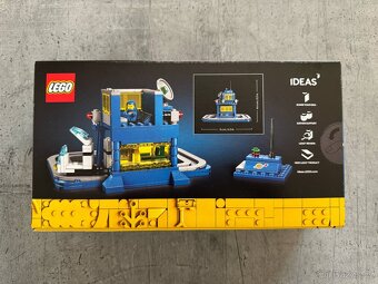 LEGO Ideas 40786 - Micro Command Center - 2