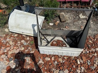 Přední přídavná bedna na plynovou lahev - 2