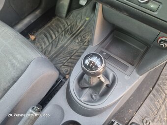 Prodám Volkswagen Touran 7 mist - 2