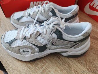 Prodám boty Nike Nové nenošené velikost 42.5 - 2
