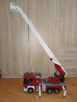 Bruder Hasičské auto - 2