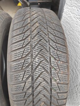 Prodám zánovní zimní pneu 195/65 /15 Esa Tecar Super grip 91 - 2