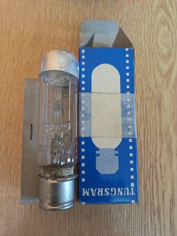 Lampy do starších promítaček. - 2