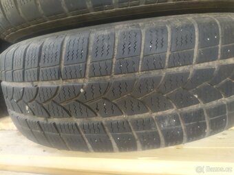 2 kusy zimní 195 65 R15 - oba kola 1000 - 2