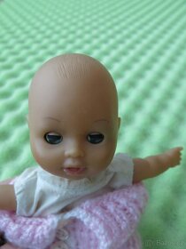 retro mrkací panenka - 2