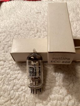 Elektronka ECC 808 - 2