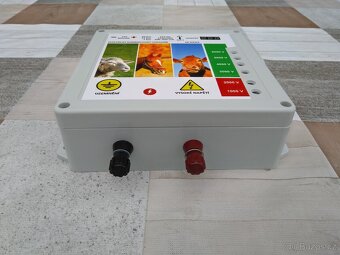 Elektrickí ohradník( SOLÁR, 12V/230V 10J - 2