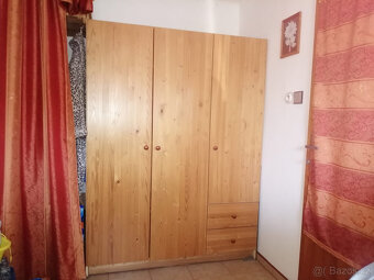 Šatní skříň - masivní dvířka - 2