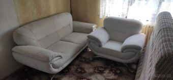 GAUČ A DVĚ VĚTŠÍ KŘESLA - 2