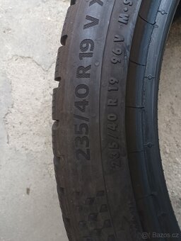 235/40 r19 - 2
